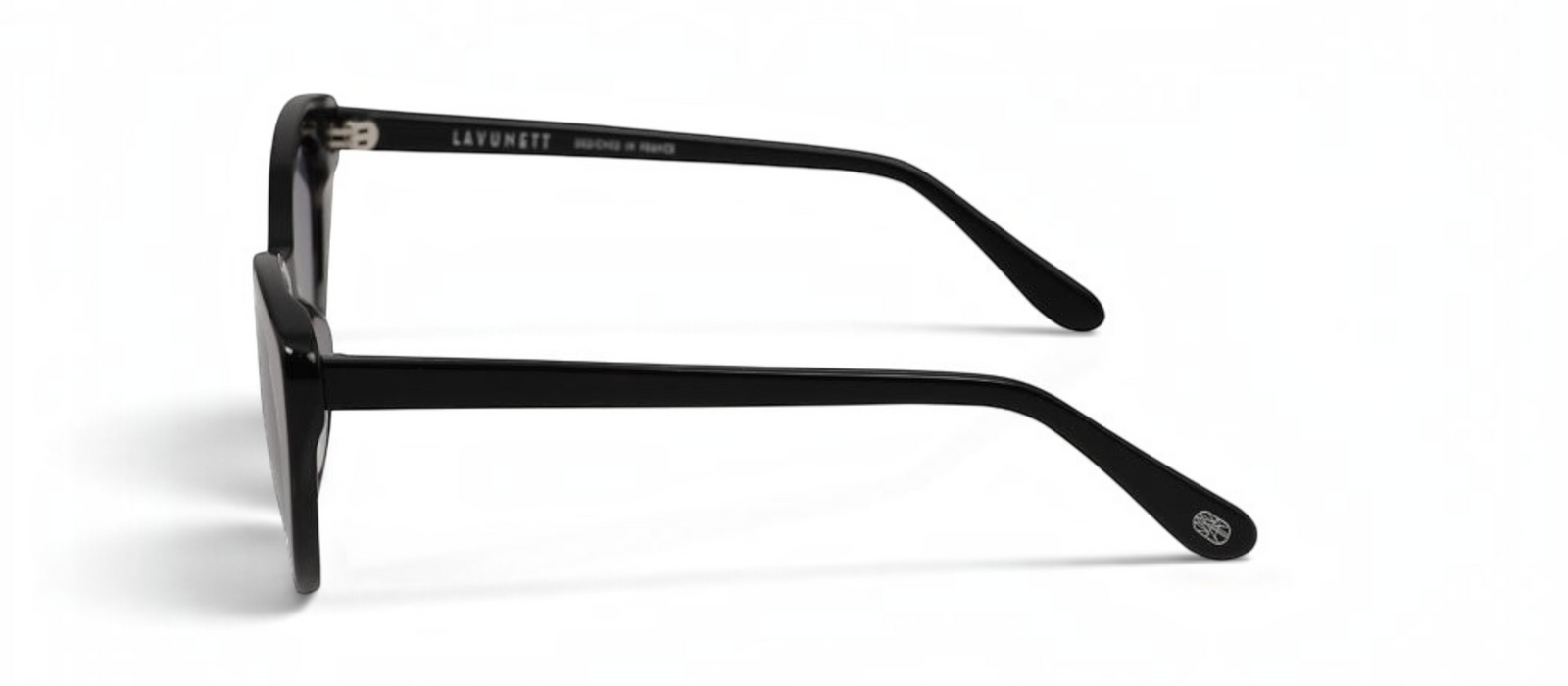 lavunett Carla cat-eye sunglasses in black acetate with polarised lenses, view 3