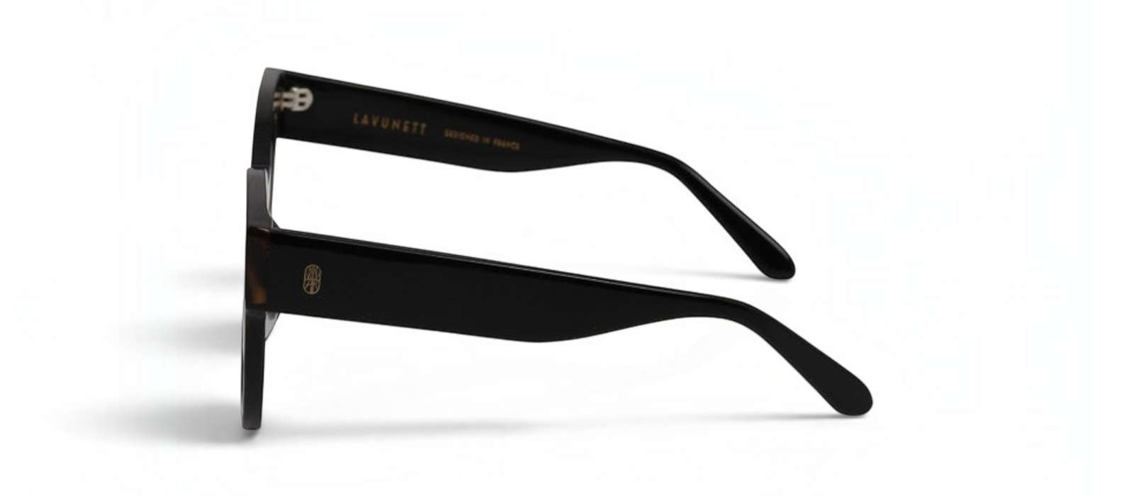 lavunett Kim cat-eye sunglasses in black acetate with polarised lenses, view 3
