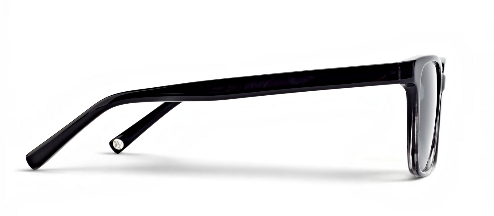 lavunett Degria square sunglasses in black acetate with polarised lenses, view 3