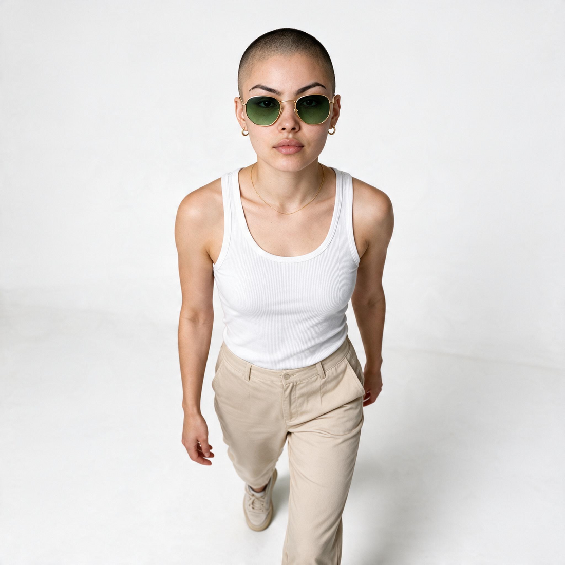 Model wearing lavunett Hexa Gold sunglasses