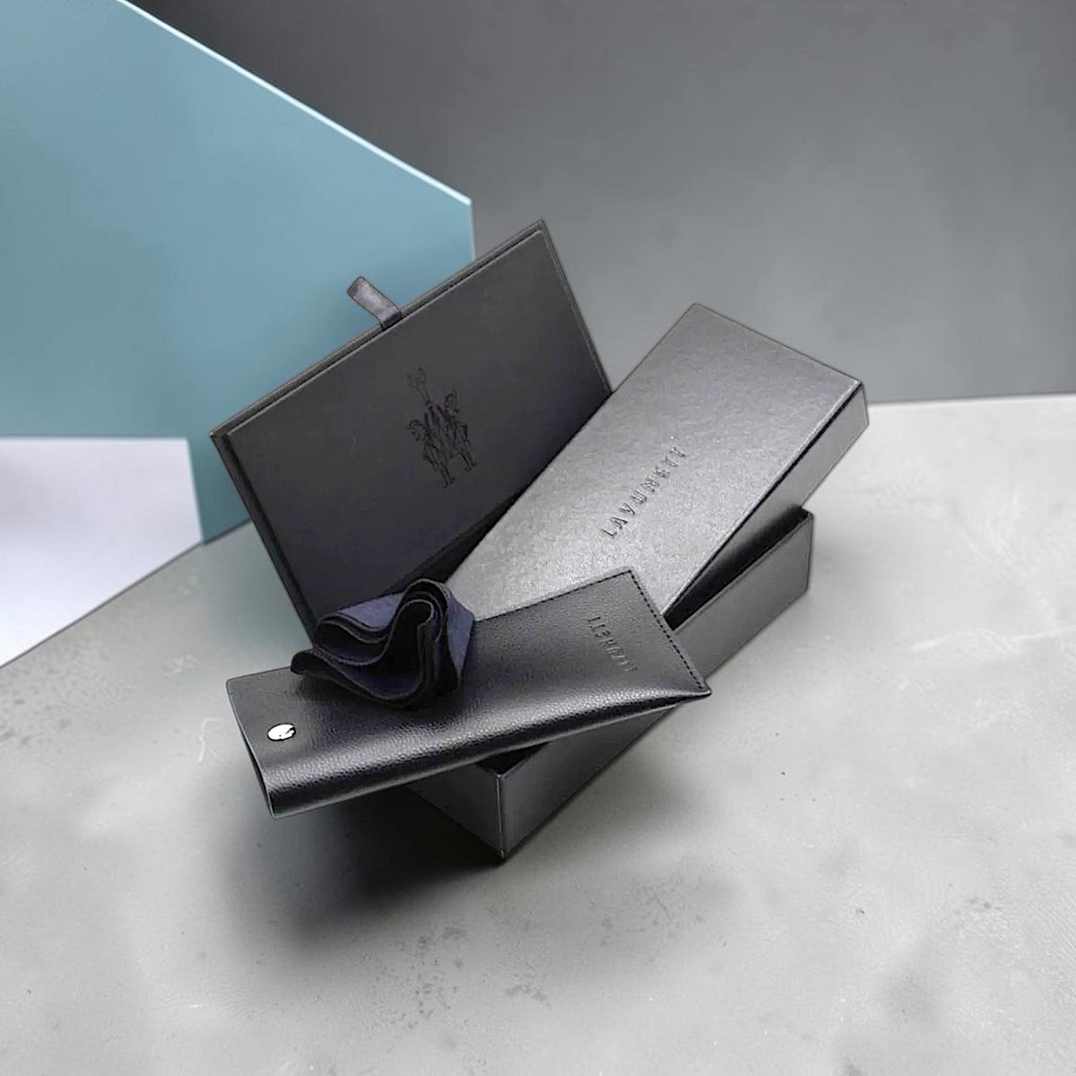 lavunett packaging: black gift box, leather glasses pouch and microfibre cloth